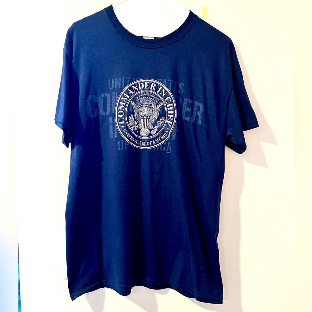 Men's Commander In Chief Navy T-Shirt Sz. M *NWT* MSRP: $16.95+tax